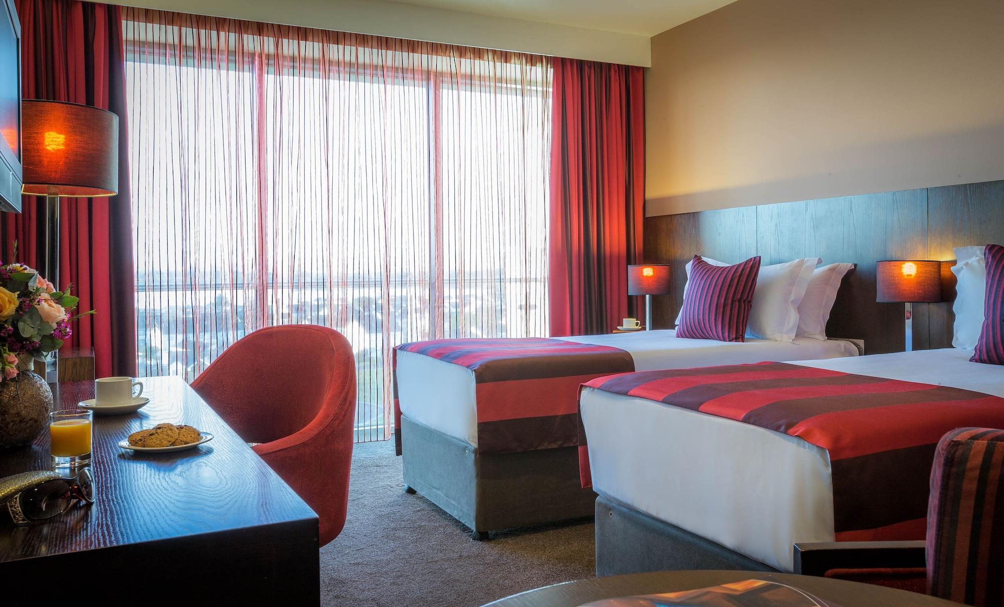 Hotel &